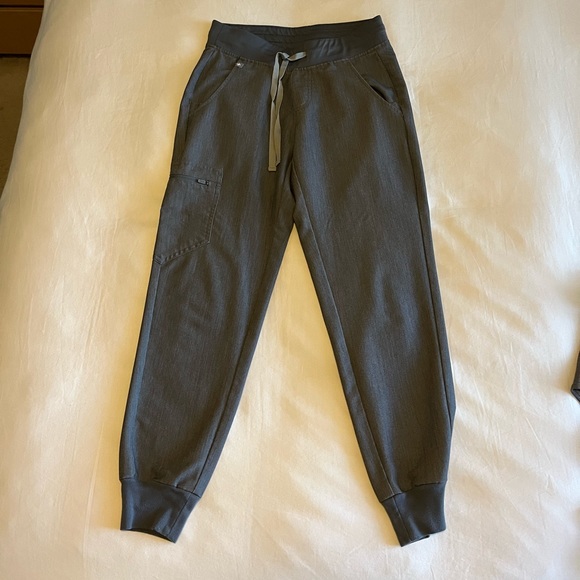 Graphite figs scrubs - Picture 5 of 7